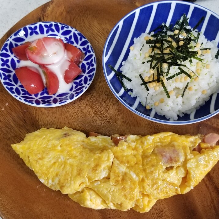 お茶漬けご飯とトマトとオムレツのヘルシープレート